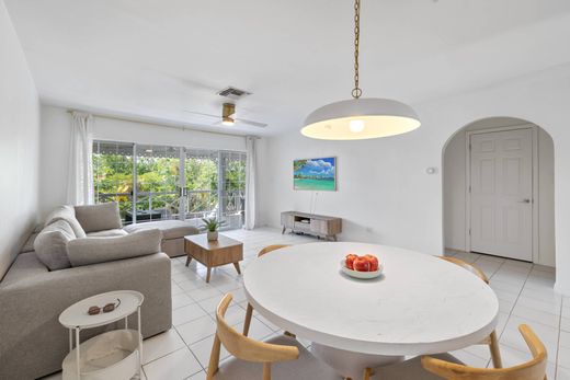 Detached House in Grace Bay