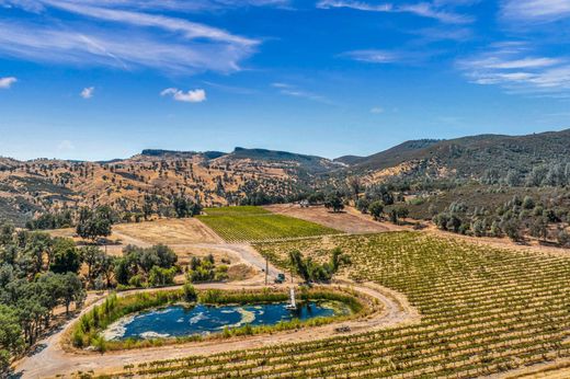 Boerderij in Clearlake Oaks, Lake County