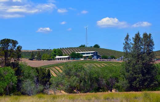 Teren w San Miguel, San Luis Obispo County