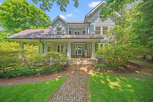 Detached House in Chevy Chase, Washington County