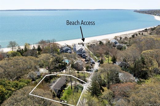 Detached House in Peconic, Suffolk County