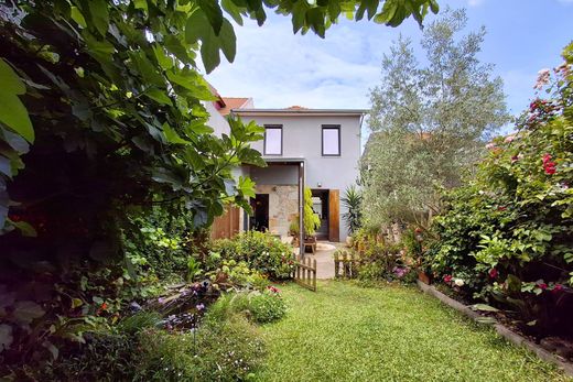 ‏וילה רב-משפחתית ב  פורטו, Porto