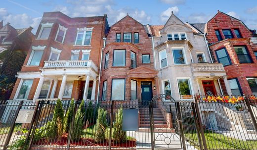 Detached House in Chicago, Cook County