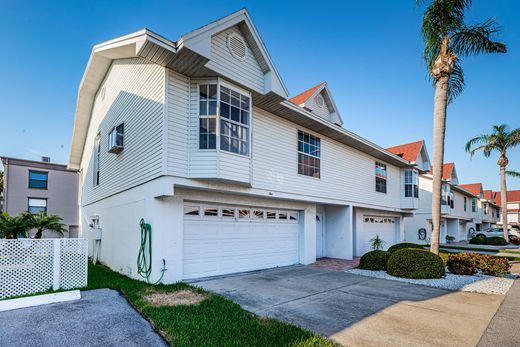 Townhouse in Indian Shores, Pinellas County