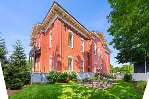 Apartment in Newburyport, Essex County