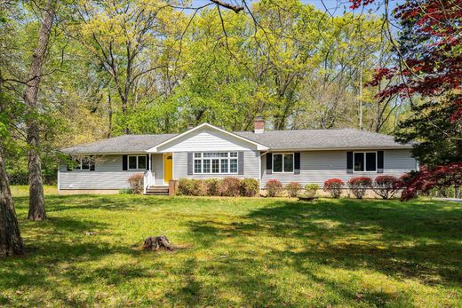 Detached House in Colts Neck, Monmouth County