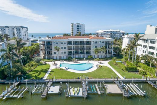 Appartement à Naples, Comté de Collier