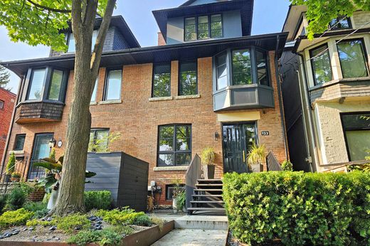 Semidetached House in Toronto, Ontario