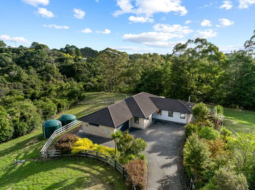 Land in Auckland