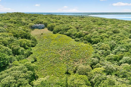 Detached House in Chilmark, Dukes County