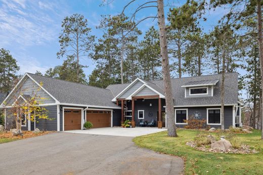 Einfamilienhaus in Pequot Lakes, Crow Wing County