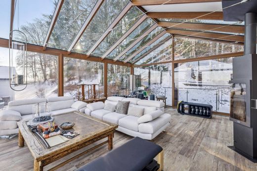 Detached House in Saint-George, Nyon District