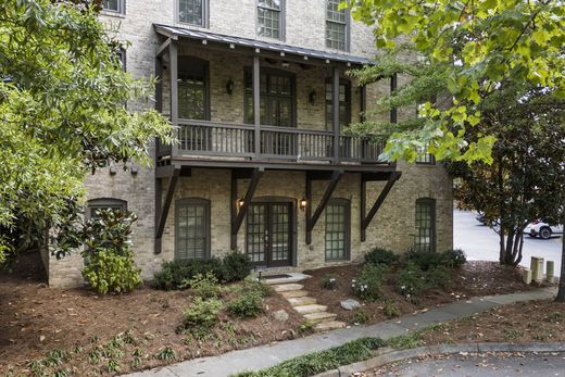 Townhouse in Cumming, Forsyth County