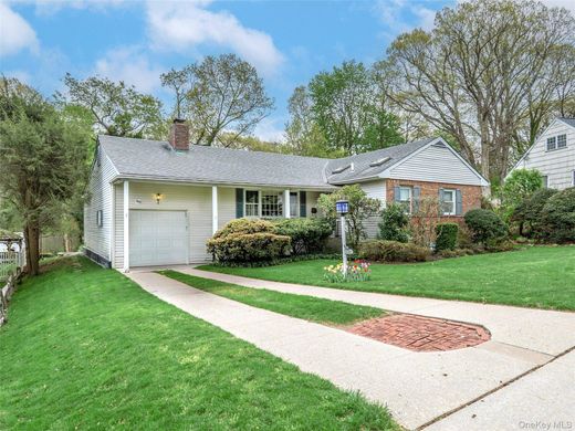 Detached House in Glen Head, Nassau County