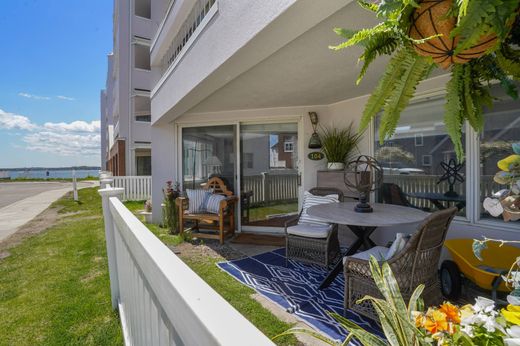 Apartment in Hull, Plymouth County
