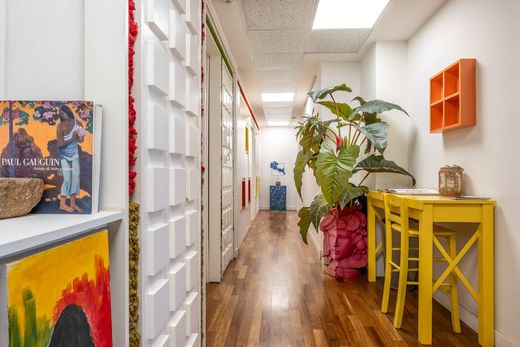 ﺷﻘﺔ ﻓﻲ نابولي, Napoli