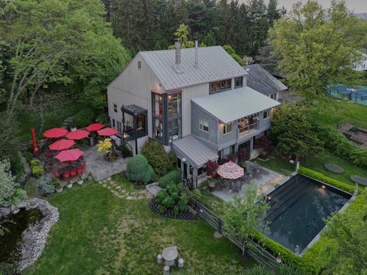 Luxury home in Newtown, Bucks County