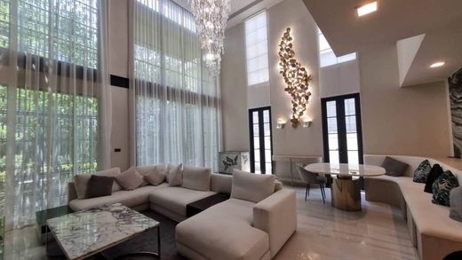 Apartment in Watthana, Vadhana