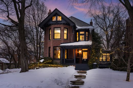 Casa Independente - Toronto, Ontario