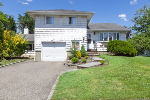 Detached House in Hicksville, Nassau County