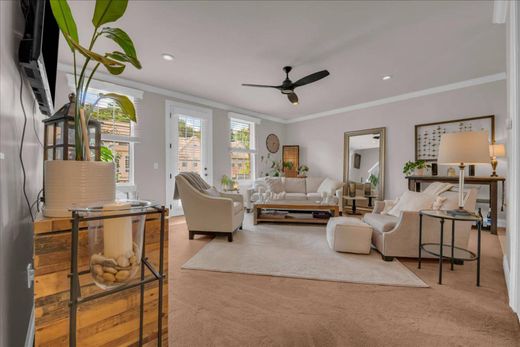 Apartment in Utica, Macomb County