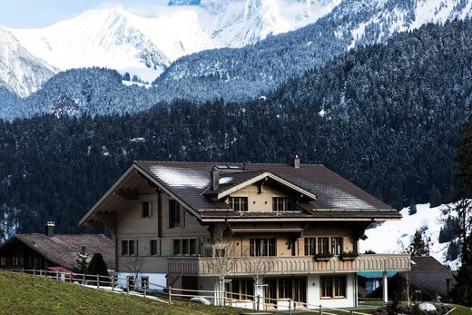 Château-d'Oex, Riviera-Pays-d'Enhaut Districtの一戸建て住宅