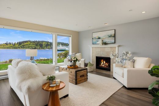 Apartment / Etagenwohnung in Bainbridge Island, Kitsap County