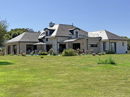 Névez, Finistèreの一戸建て住宅