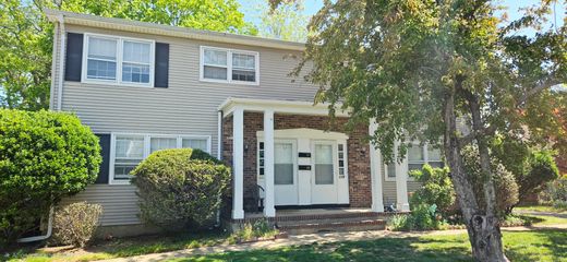 Двухуровневые апартаменты, Eatontown, Monmouth County