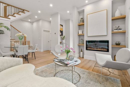 Apartment in Newton, Middlesex County