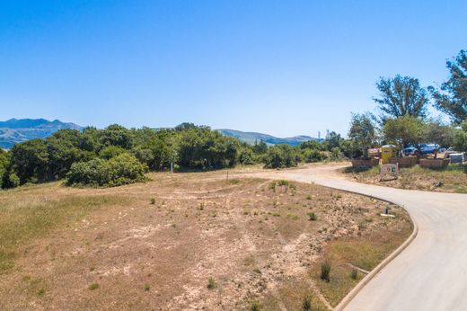 Grond in Salinas, Monterey County