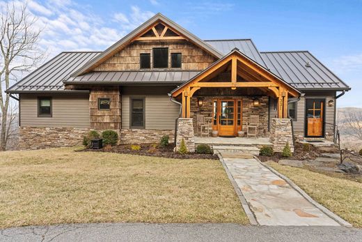 Casa en Newland, Avery County