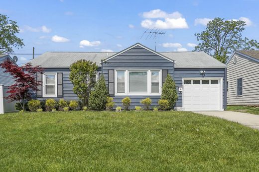 Detached House in Wall Township, Monmouth County