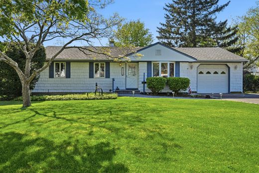 Luxury home in Medford, Suffolk County