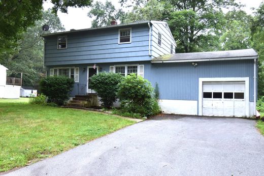 Detached House in Clinton, Middlesex County