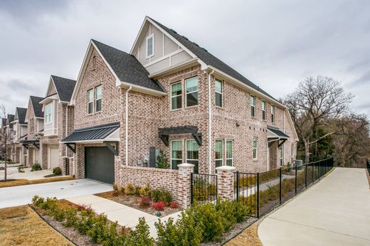 Townhouse in Trophy Club, Denton County