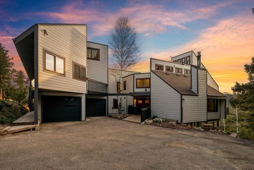 Detached House in Evergreen, Jefferson County