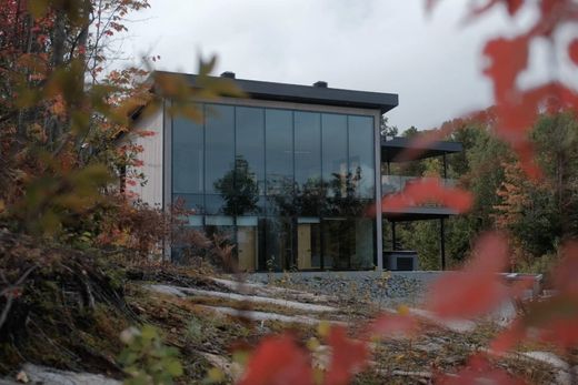 L'Anse-Saint-Jean, Saguenay/Lac-Saint-Jeanの一戸建て住宅