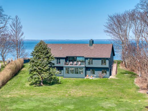 Detached House in Orient, Suffolk County