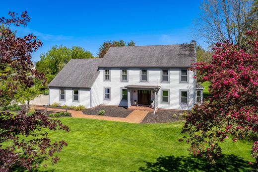 Detached House for sale in Delafield
