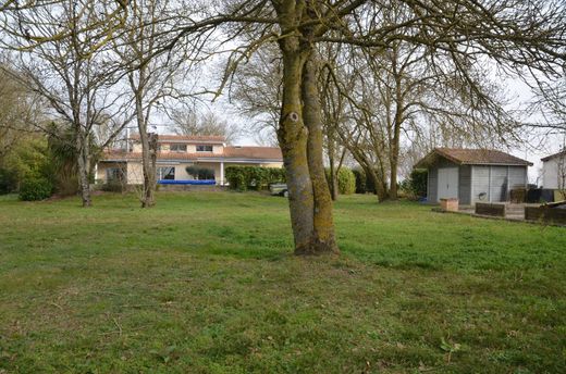 Detached House in Clermont-le-Fort, Upper Garonne