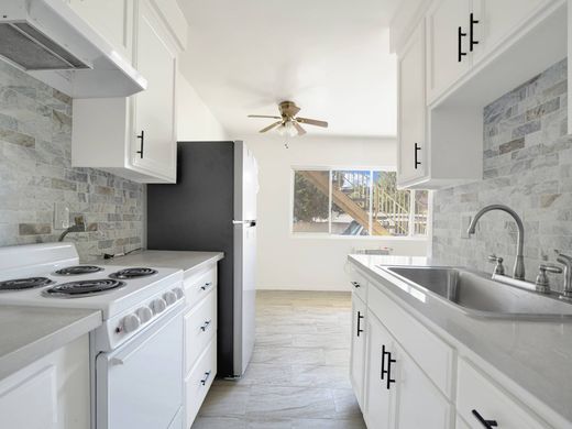 Apartment in Van Nuys, Los Angeles County