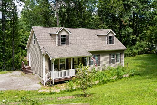 Vrijstaand huis in Hendersonville, Henderson County