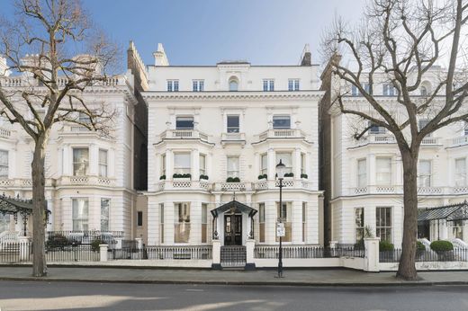 Apartment / Etagenwohnung in London, Greater London
