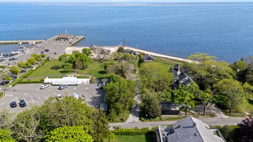 Detached House in Bellport, Suffolk County