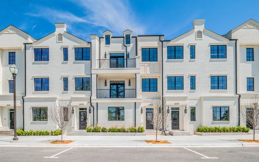 Luxury home in Rogers, Benton County