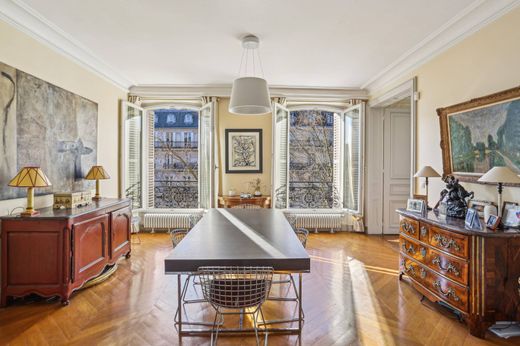 Apartment in Champs-Elysées, Madeleine, Triangle d’or, Paris