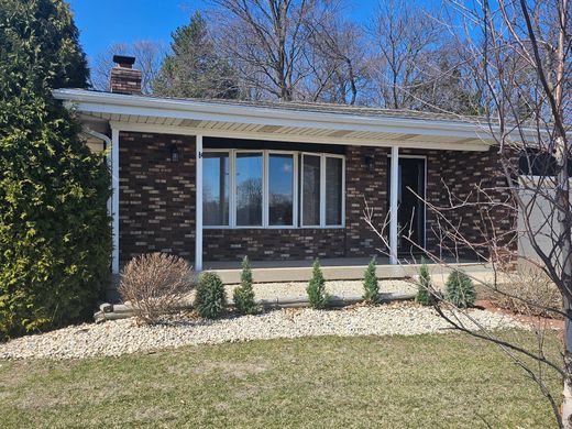 Detached House in Fontana, Walworth County
