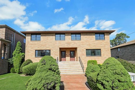 Luxury home in Fort Lee, Bergen County