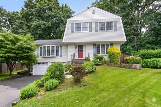 Detached House in Huntington, Suffolk County